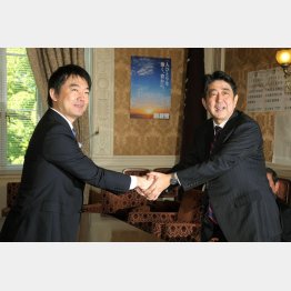 安倍首相（右）と橋下大阪市長（Ｃ）日刊ゲンダイ
