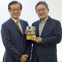 江上剛氏（右）と二木啓孝氏（Ｃ）日刊ゲンダイ