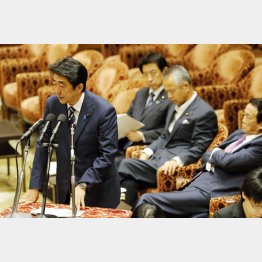 平和安全法制特別委での安倍首相（Ｃ）日刊ゲンダイ