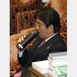 安全保障関連法案審議での安倍首相（Ｃ）日刊ゲンダイ