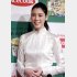 アオザイがよく似合う三吉彩花（Ｃ）日刊ゲンダイ