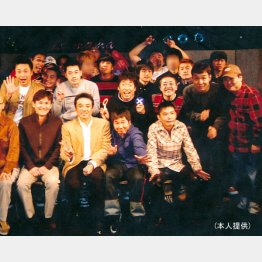 ２０年近く前の「ラ・ママ新人コンテスト大会」（提供写真）