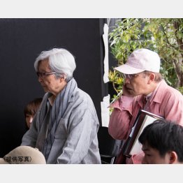撮影工程のすべてを把握し、山田洋次監督（左）にぴたりと張りつく／（提供写真）
