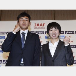 リオ五輪マラソン代表に決まり、会見する佐々木（左）と伊藤両選手（C）大内翔太／フォート・キシモト