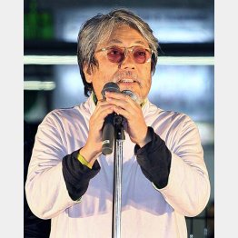 楽屋を訪れ言葉をかけた沢田研二（Ｃ）日刊ゲンダイ