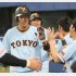 七回、坂本の勝ち越し二塁打で生還する立岡と長野（Ｃ）日刊ゲンダイ