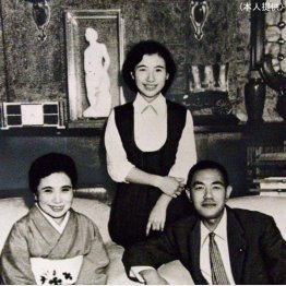 田中角栄夫妻と真紀子氏（写真中）（提供写真）