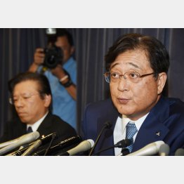 明暗分かれた？（益子会長・左と相川社長）／（Ｃ）日刊ゲンダイ