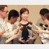 会見で話す高島礼子（Ｃ）日刊ゲンダイ