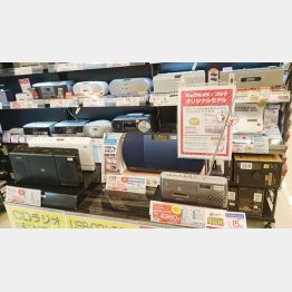 ビックカメラのラジカセ売り場（Ｃ）日刊ゲンダイ