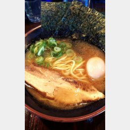 「石本家」の豚骨醤油ラーメン／（Ｃ）日刊ゲンダイ