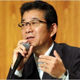 ホッとしている？（松井大阪府知事）／（Ｃ）日刊ゲンダイ