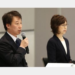 記者会見を行った南場智子会長（右）と守安功社長（Ｃ）日刊ゲンダイ