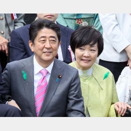 安倍首相と昭恵夫人（Ｃ）日刊ゲンダイ