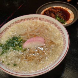 「居酒屋　小次郎」の素ラーメン／（Ｃ）日刊ゲンダイ