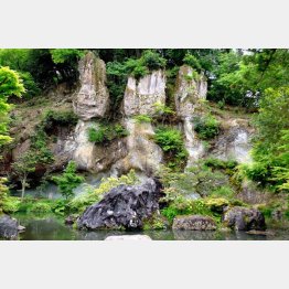 那谷寺の三尊石（提供写真）