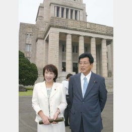 山本拓議員（右）とは１４年目で離婚（Ｃ）日刊ゲンダイ