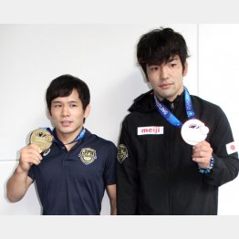 フリースタイル５７キロ級金メダル高橋侑希（左）と７０キロ級銅メダル藤波勇飛（Ｃ）日刊ゲンダイ