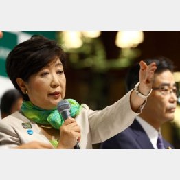 結党会見を行った小池都知事（Ｃ）日刊ゲンダイ