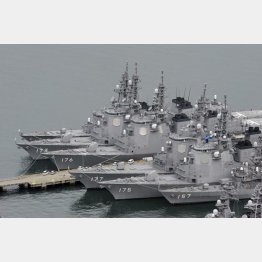 海上自衛隊向けの製品を扱う（Ｃ）共同通信社