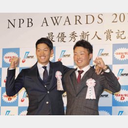 京田（左）とパの新人王・源田（Ｃ）日刊ゲンダイ