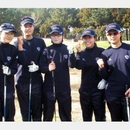 宮崎合宿でのキム（一番右）とチョン・インジ（左から2人目）（提供写真）