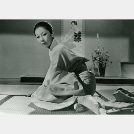 「こつまなんきん」の瑳峨三智子／（C）1960 松竹株式会社