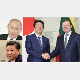 ロシアも中国も刺激（右は、リトアニアのスクバルネリス首相と握手する安倍首相）／（Ｃ）代表撮影・共同