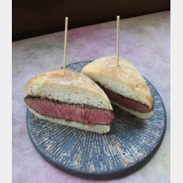 「又三郎」の熟成フィレ肉だけのハンバーガー／（Ｃ）日刊ゲンダイ