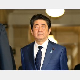 追い込まれた安倍首相（Ｃ）日刊ゲンダイ