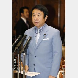 極端な政権擁護に世論は反発（青山議員）／（Ｃ）共同通信社