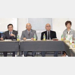 ３月８日、理事会で同席した谷岡学長（右端）と高田専務理事（左端）／（Ｃ）日刊ゲンダイ