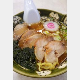 「富士峰軒」のチャーシュー麺／（Ｃ）日刊ゲンダイ