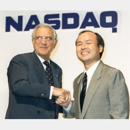 NASDのザーブ会長（当時）と孫氏（Ｃ）共同通信社