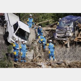 行方不明者の捜索が続く広島県熊野町の土砂崩れ現場（Ｃ）共同通信社