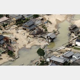 一部水は引いたが…（岡山県倉敷市真備町）（Ｃ）共同通信社