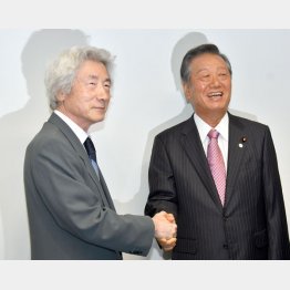 小泉元首相（左） 自由党の小沢共同代表と「脱原発」で意気投合（Ｃ）日刊ゲンダイ