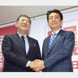 石破氏と安倍首相（Ｃ）日刊ゲンダイ