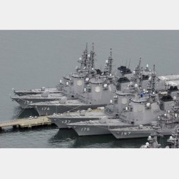 海上自衛隊佐世保基地に停泊するイージス艦（Ｃ）共同通信社