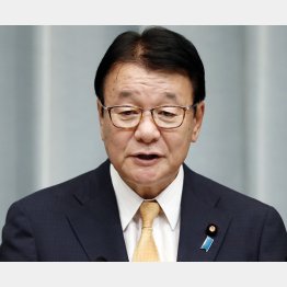 怒ったり黙ったり…（山本順三国家公安委員長）／（Ｃ）共同通信社