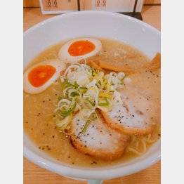 京都鶏ガラとんこつ醤油ラーメン 半熟味玉トッピング（提供写真）