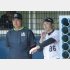 小川監督（左）と宮本ヘッド（Ｃ）日刊ゲンダイ