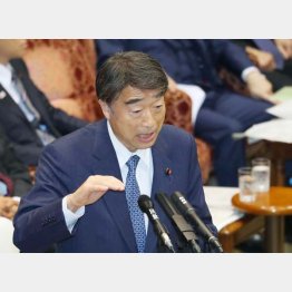 根本厚労相（Ｃ）日刊ゲンダイ