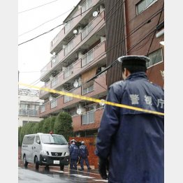 東京・江東区で、高齢女性が手足を縛られ死亡しているのが見つかった現場のマンション（Ｃ）共同通信社