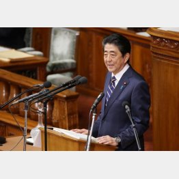 衆院本会議で施政方針演説をする安倍首相（Ｃ）日刊ゲンダイ