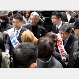大阪ダブル選の自維の一騎打ちから2カ月足らず(C)共同通信社