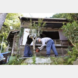 空き家対策特措法に基づいて取り壊される木造住宅（Ｃ）共同通信社