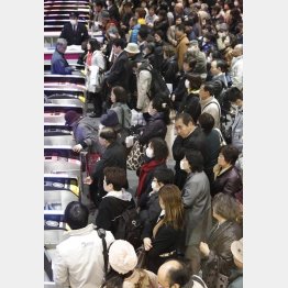 都内のターミナル駅には21万人が滞留（Ｃ）日刊ゲンダイ