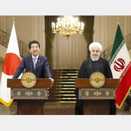 成果なし（イランのロウハニ大統領と共同会見を行う安倍首相）／（Ｃ）共同通信社