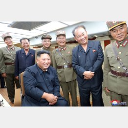 「新兵器」の試射を指導する金正恩朝鮮労働党委員長（Ｃ）ロイター／ＫＣＮＡ